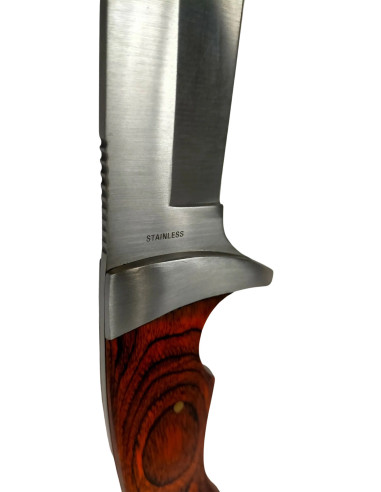 Cuchillo de caza con mango de madera