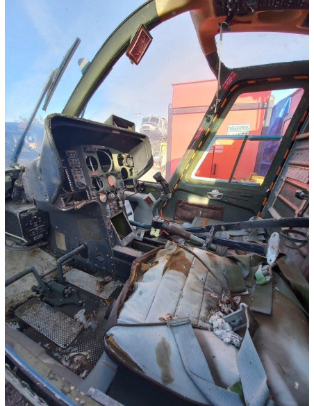 Helicóptero de combate AGUSTA AB-206