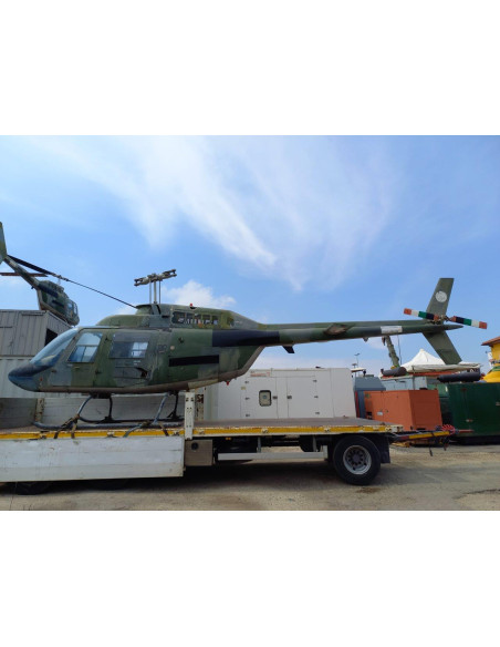 Helicóptero de combate AGUSTA AB-206
