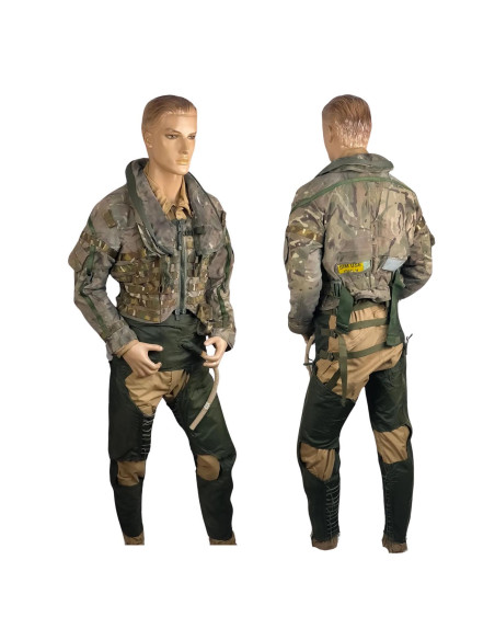 Traje de piloto completo. Chaqueta, mono y pantalón