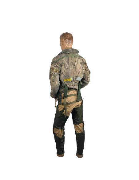 Traje de piloto completo. Chaqueta, mono y pantalón