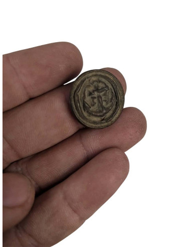 Botón militar antiguo