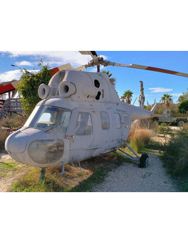 Helicóptero militar MI-2 para decoración