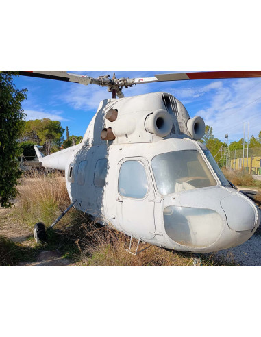 Helicóptero militar MI-2 para decoración