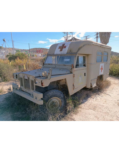 Ambulancia militar antigua Land Rover