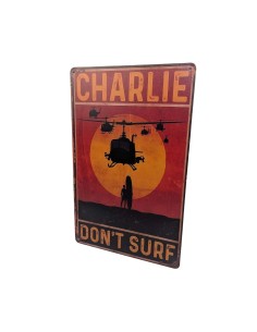 Cartel metálico Charlie no hace surf 2