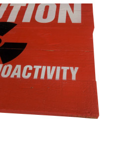 Cartel madera CAUTION AIRBORNE RAD.AREA 2