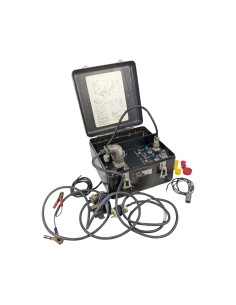 Cargador de baterías militar modelo AN/PRC-104 (BC-104)