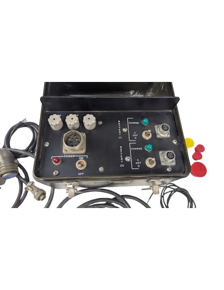 Cargador de baterías militar modelo AN/PRC-104 (BC-104)
