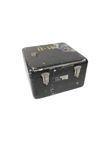 Cargador de baterías militar modelo AN/PRC-104 (BC-104)