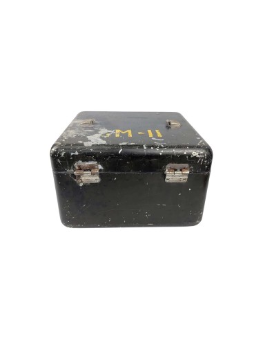 Cargador de baterías militar modelo AN/PRC-104 (BC-104)