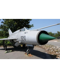 Avión militar MIG-21 UM