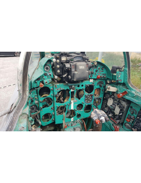 Avión militar MIG-21 UM