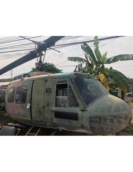 Helicóptero militar US BELL UH-1H (Funcionando)