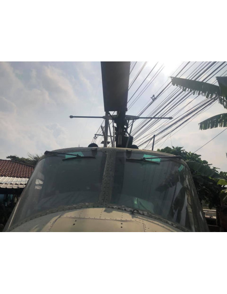Helicóptero militar US BELL UH-1H (Funcionando)