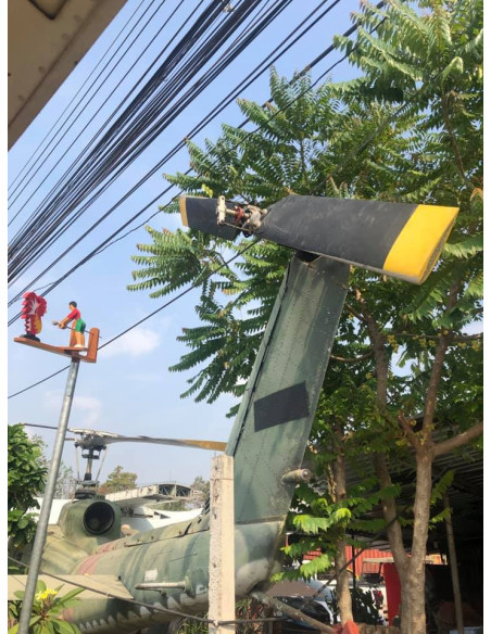 Helicóptero militar US BELL UH-1H (Funcionando)