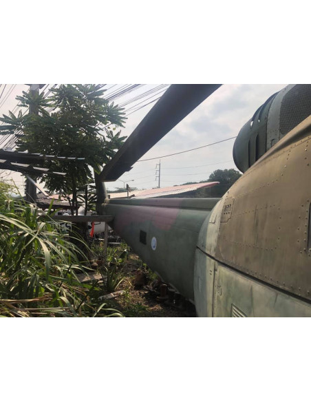 Helicóptero militar US BELL UH-1H (Funcionando)