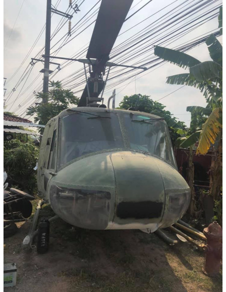 Helicóptero militar US BELL UH-1H (Funcionando)