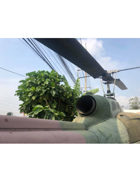Helicóptero militar US BELL UH-1H (Funcionando)