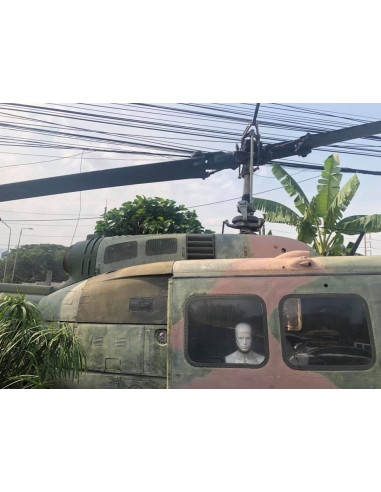 Helicóptero militar US BELL UH-1H (Funcionando)