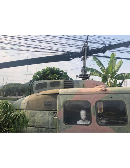 Helicóptero militar US BELL UH-1H (Funcionando)
