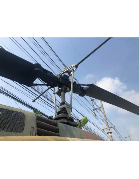 Helicóptero militar US BELL UH-1H (Funcionando)