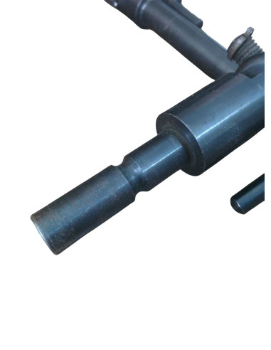 Fijación base antena militar