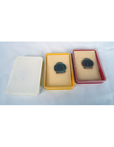 Insignia militar al mérito RDA (AK-47 + Laurel) + caja